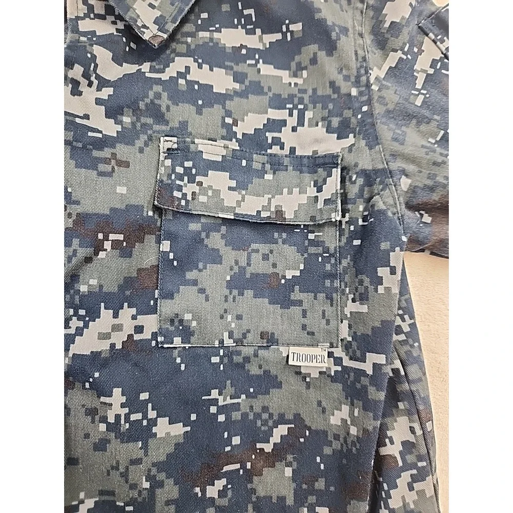 Blue‎ and Gray DIgital Camouflage Youth Light Weight Tropper Jacket Size 10